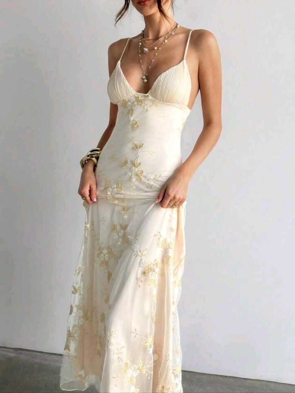 Women's White Floral Elegant Party Maxi Dress, Deep V Ruched Bust Embroidered - Picture 2 of 8